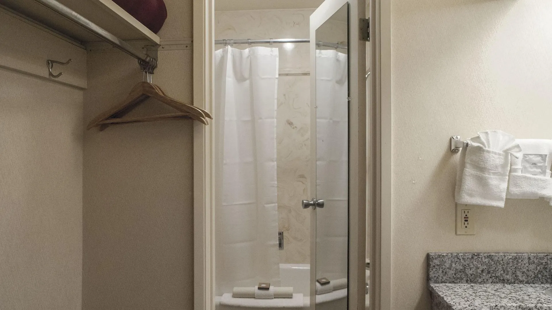 ** Hotel Inn At The Convention Center Portland United States
